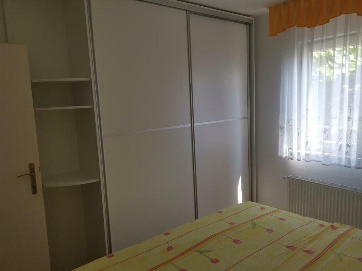 Apartma Soncek Premantura Exteriör bild